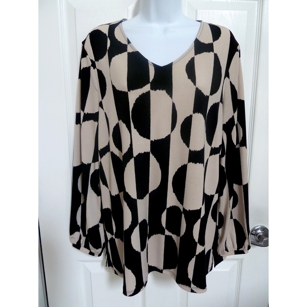 Chico's Size 2 Large Tunic Top Beige Black Geometric V-Neck Career Knit Pullover